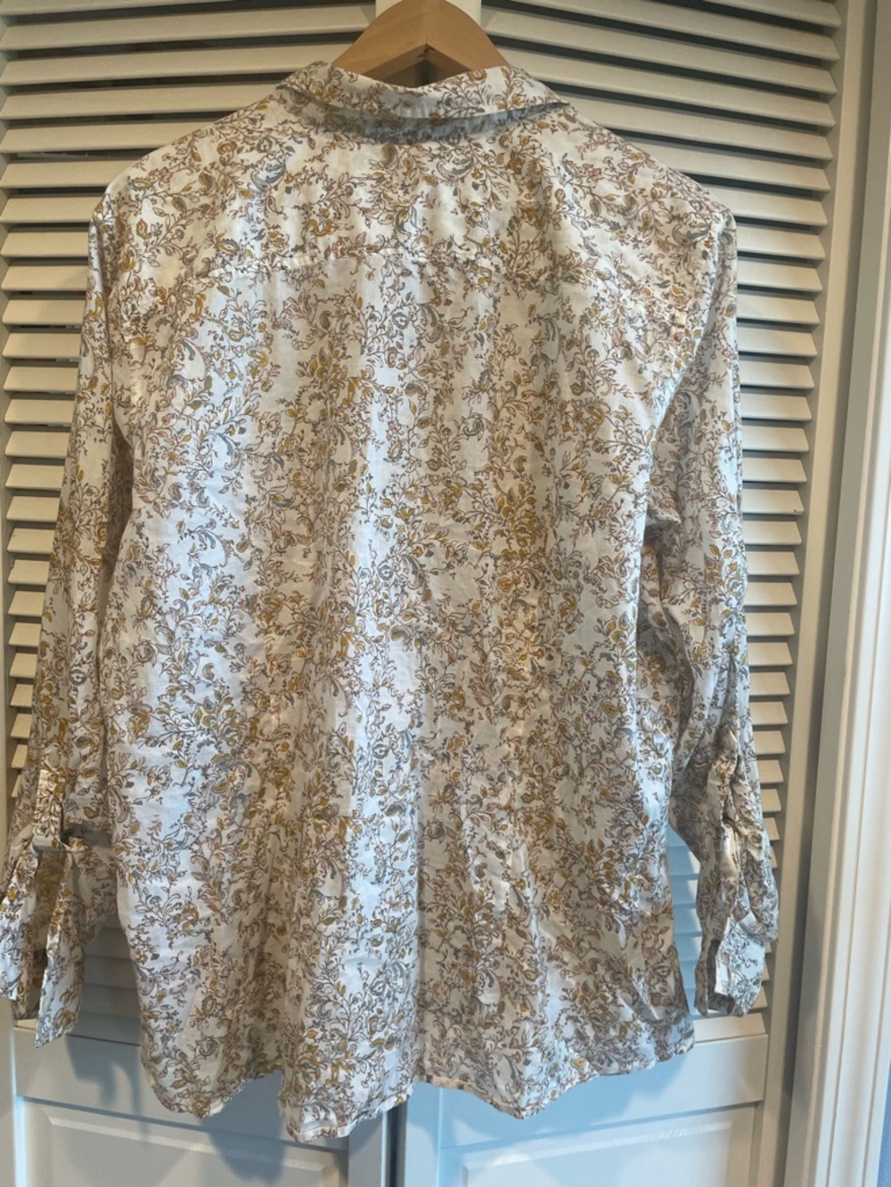 Eddie Bauer Women’s White Floral Button-Up Shirt with Tan Pattern - 2XL - Picture 6 of 7